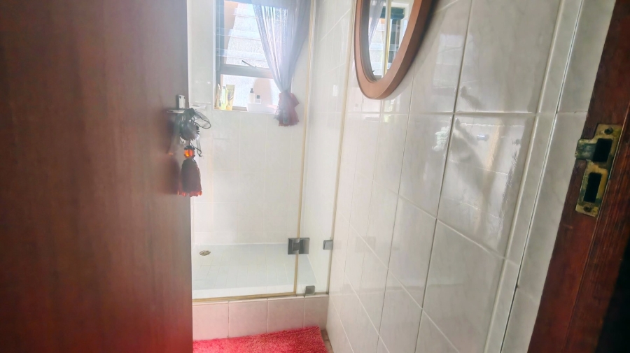 5 Bedroom Property for Sale in Outeniqua Strand Western Cape